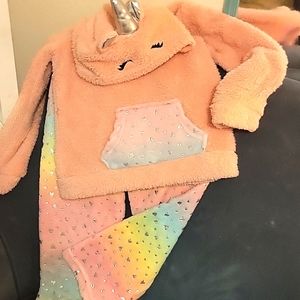 Darling fluffy cozy set for day or night! Warm & soft.  Size 6